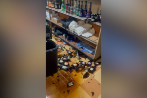 O momento em que sismo de magnitude 5.6 atinge casa na Califórnia