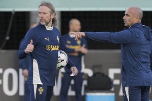 Austin MacPhee (aqui com Roberto Martínez) está a revolucionar as bolas paradas na seleção portuguesa