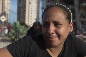 “Só quero saber onde está o meu filho”: mãe desesperada procura menino de oito anos desaparecido após sismos na Venezuela