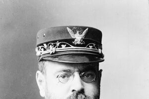 John Philip Sousa,filho de pai açoriano, é o compositor de The Stars and Stripes Forever,reconhecida marcha patriótica norte-americana