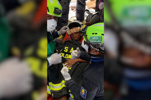 Menino de 11 anos salvo dos escombros na Venezuela após operação de resgate que durou seis horas