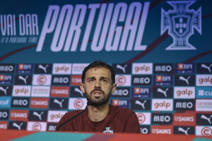 Bernardo Silva foi a cara da última conferência de imprensa
