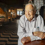 António Muchaxo, 96 anos, tem um novo livro de de visitas por estrear, à espera de um visitante ilustre
