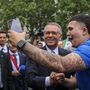 10 Junho: Centenas de portugueses recebem Seguro no Luxemburgo com bandeiras e telemóveis no ar