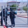 De infeções a cancros: investigação mostra que centros de detenção do ICE negligenciam ajuda médica