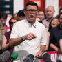 “Socialista pró-negócios” e “rei do Norte”: quem é Andy Burnham, o candidato à sucessão de Keir Starmer?  
