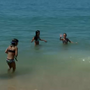 Banhistas aproveitam calor com ida à praia no Algarve