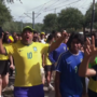 Fãs brasileiros fazem festa em Houston antes do jogo decisivo frente ao Japão
