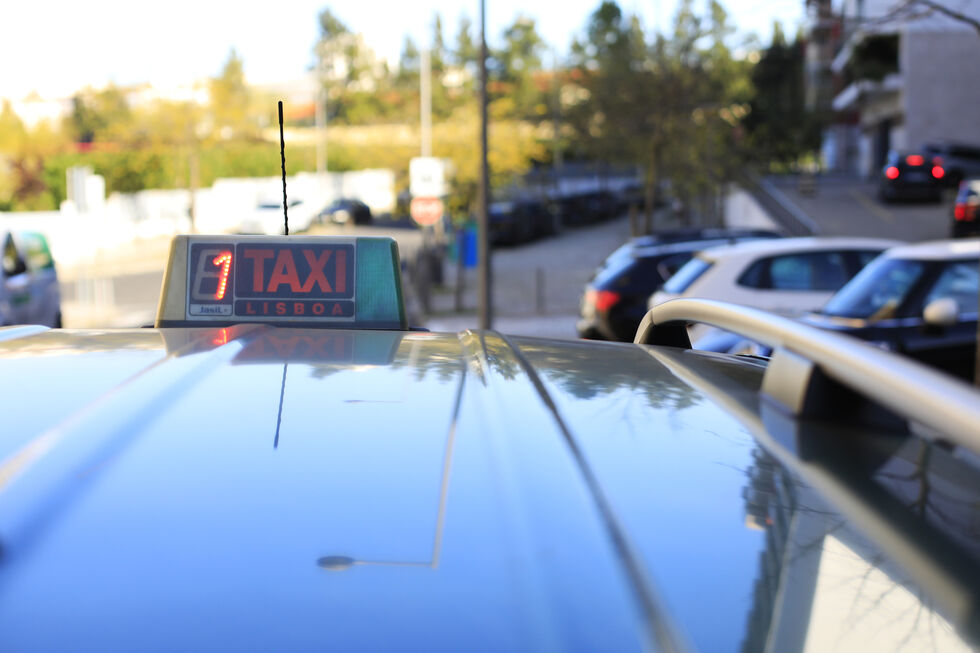 Taxistas em Lisboa enfrentam detenções por especulação e apreensão de certificados