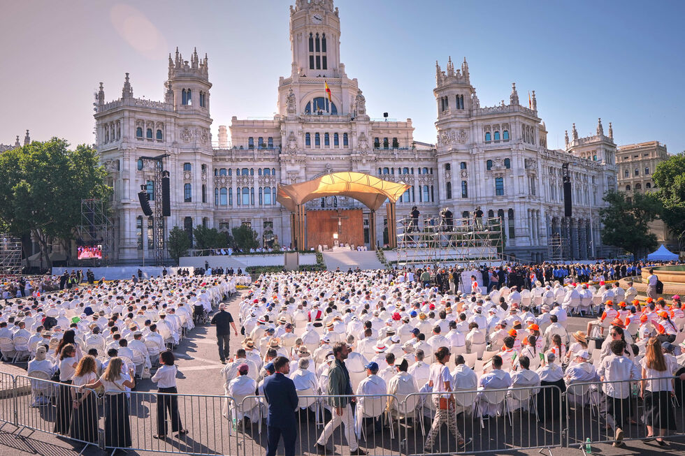 Leão XIV dá missa na praça Cibeles, em Madrid