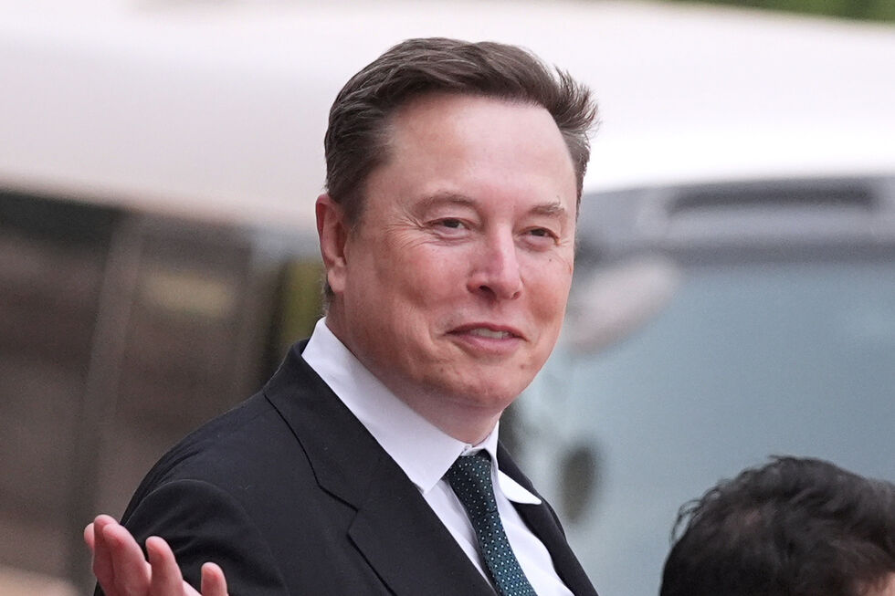 Elon Musk prestes a atingir fortuna superior a um bilião