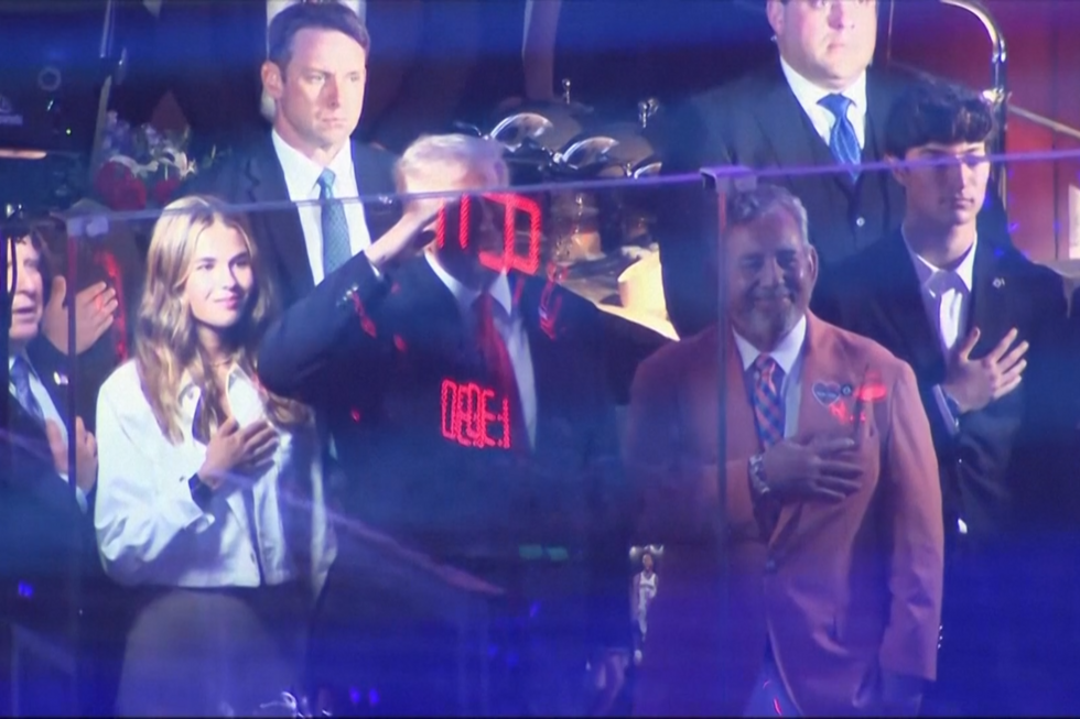 Donald Trump vaiado por adeptos antes do terceiro jogo das finais da NBA em Nova Iorque