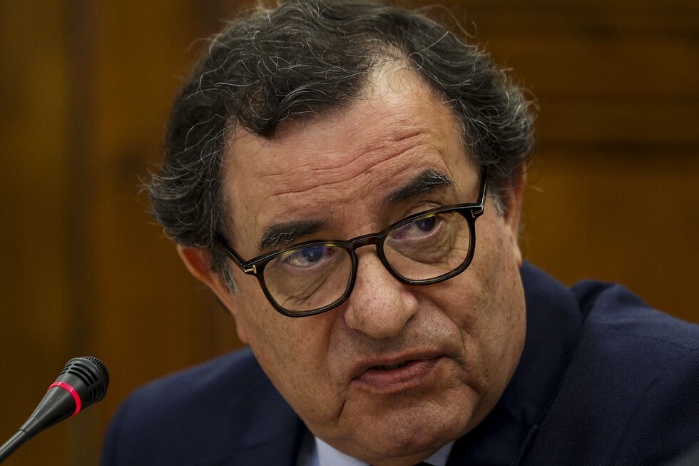 O ministro da Economia esteve na comissão parlamentar de Reforma do Estado e Poder Local