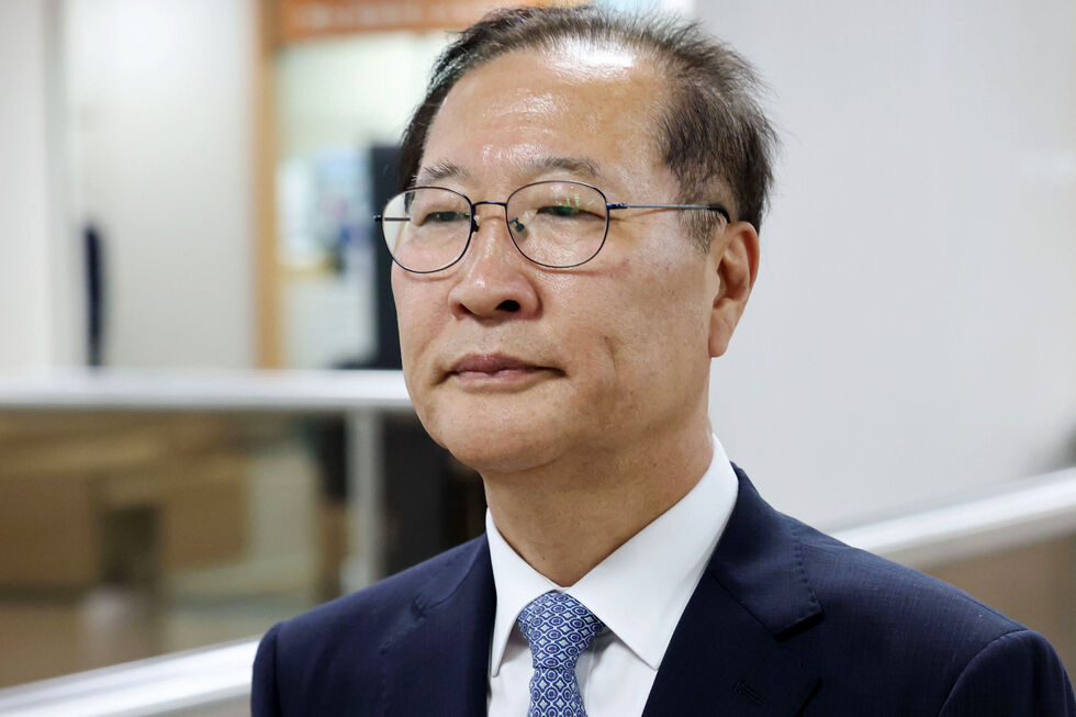 Ex-ministro da Coreia do Sul, Park Sung-jae, condenado a 25 anos de prisão por imposição da lei marcial