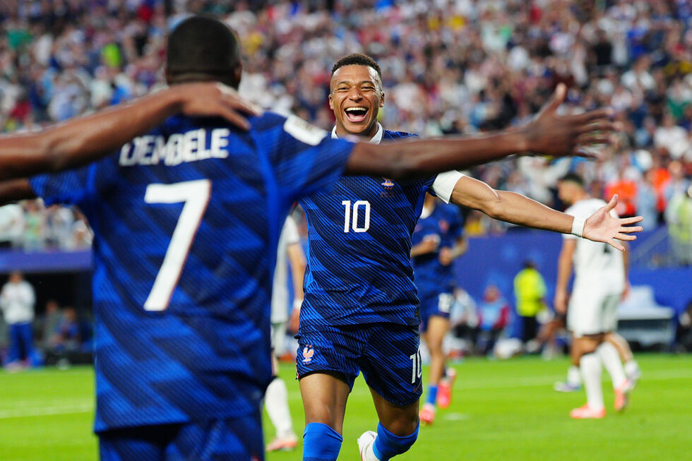 França vence Iraque e garante apuramento para os 16 avos
