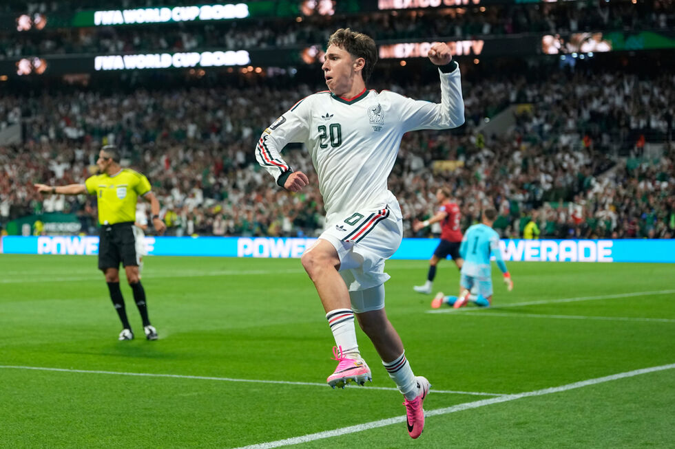 Mateo Chavez celebra golo 