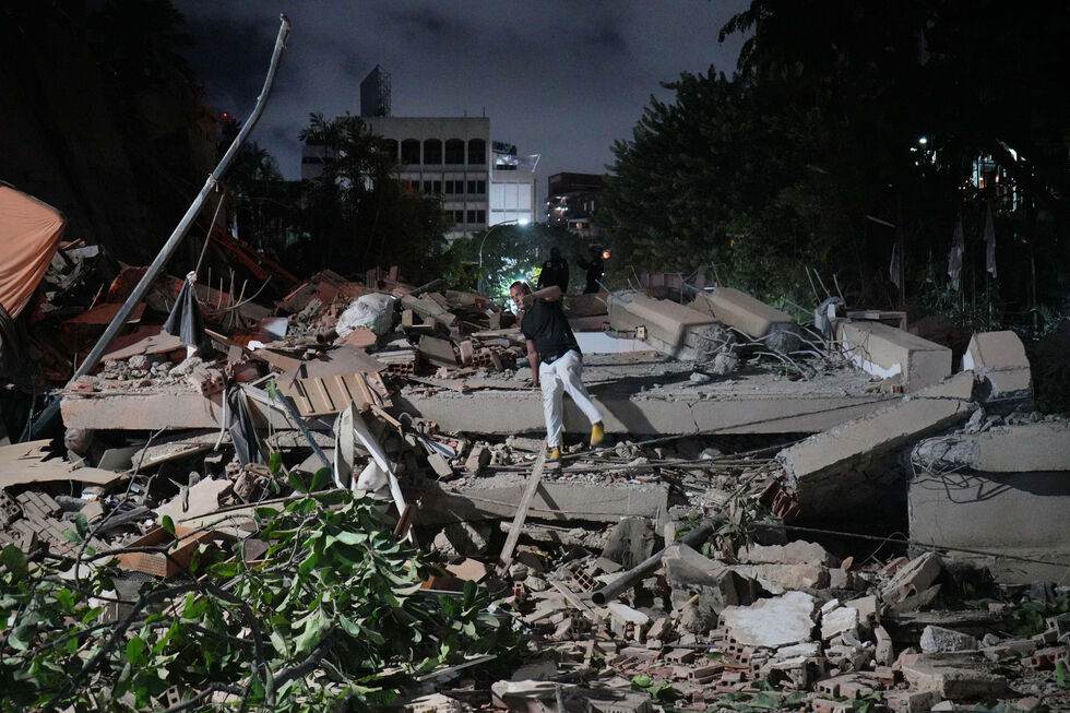 Prédio desaba após terremoto em Caracas, Venezuela