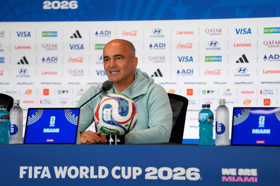 Selecionador Roberto Martínez fala aos jornalistas antes do jogo de Portugal com a Colômbia