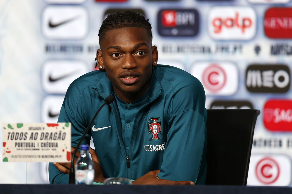 Rafael Leão em conferência de imprensa