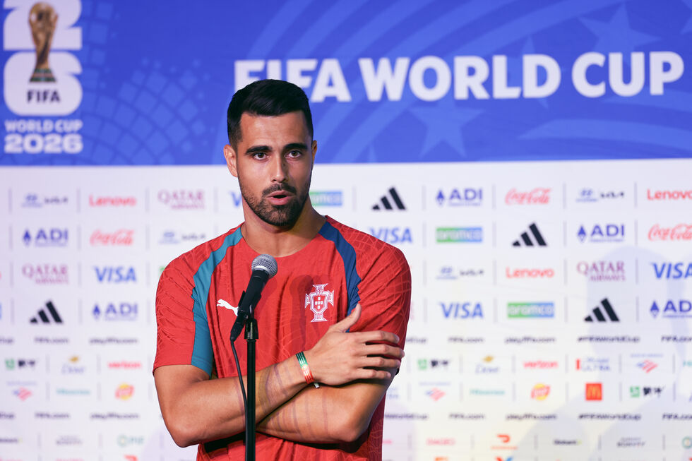 Diogo Costa fala aos jornalistas sobre o jogo com a Colômbia