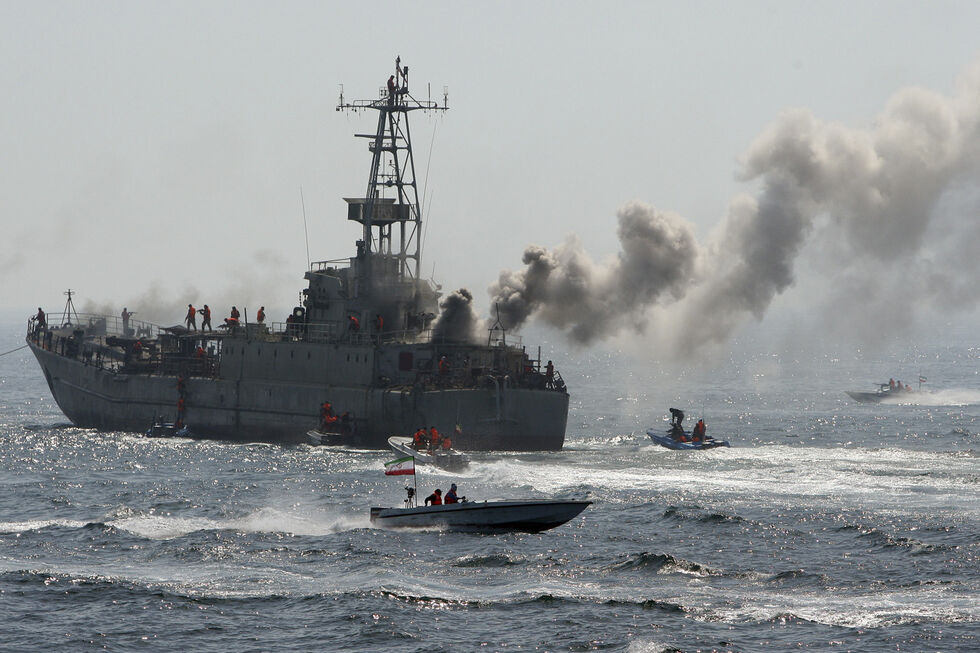 Irão ataca navio cargueiro no Estreito de Ormuz