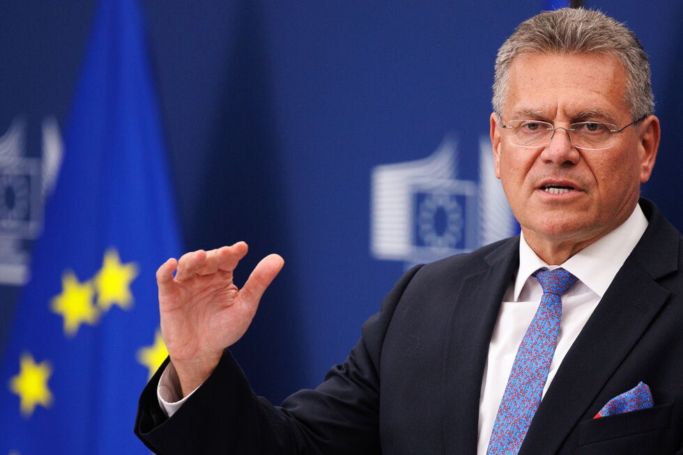 O comissário europeu Maros Sefcovic reuniu com o ministro do Comércio chinês, Wang Wentao