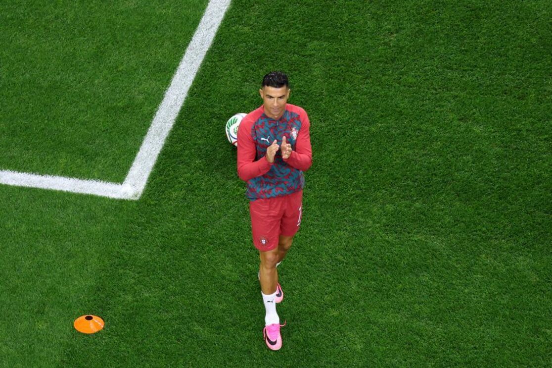 Ronaldo aplaude carinho dos adeptos