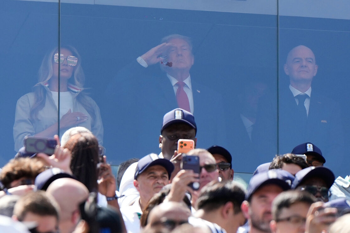 Trump assiste à final do Mundial acompanhado pela primeira-dama Melania Trump
