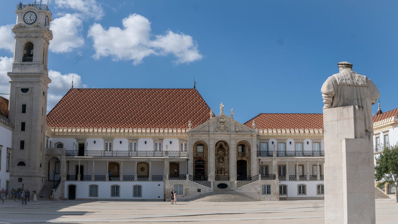 Universidade de Coimbra é acusada de "assédio imobiliário"