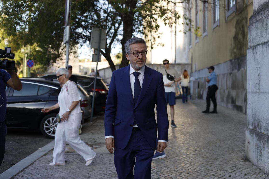 Carlos Moedas, presidente da Câmara de Lisboa, retifica valor da limpeza do Rossio para mais de 138 mil euros