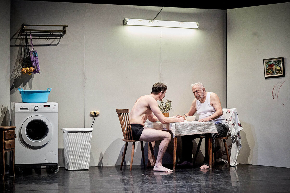 O espetáculo "Yes Daddy", apresentado previamente no festival d'Avignon, foi distinguido em França como Melhor Produção Teatral Estrangeira