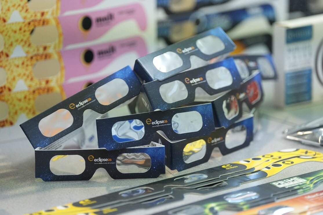 Óculos de proteção para eclipse são essenciais para observação segura