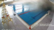 <![CDATA[ O momento em que míssil russo atinge piscina coberta no sul da Ucrânia ]]>