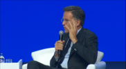 <![CDATA[ "Não podemos continuar a depender excessivamente dos EUA": secretário-geral da NATO apela a maior autonomia europeia ]]>