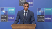 <![CDATA[ "Falámos de futebol": Pedro Sánchez garante que conversa com Trump foi "informal" apesar das críticas ]]>