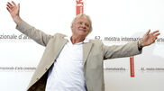 <![CDATA[ Anthony Hopkins assina pela editora Decca e lança álbum de música clássica aos 88 anos ]]>