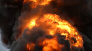 <![CDATA[ Bombeiros combatem incêndios após novo ataque russo a Kiev ]]>