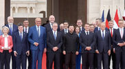 <![CDATA[ Paris recebe Zelensky para cimeira de apoio à Ucrânia ]]>