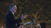 <![CDATA[ Durão Barroso questiona se UE sobrevive caso extremismos cheguem ao poder em França e Alemanha ]]>