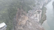 <![CDATA[ O momento em que deslizamento de terras atinge zona residencial na China ]]>