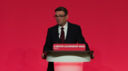 <![CDATA[ Andy Burnham promete "um novo rumo" ao assumir liderança do Partido Trabalhista do Reino Unido ]]>