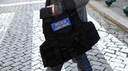 <![CDATA[ PJ alerta para homicida perigoso em fuga: "Cerca de 40 anos, madeixas loiras e sotaque espanhol" ]]>
