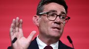 <![CDATA[ Novo líder trabalhista Andy Burnham assume esta segunda-feira chefia do Governo britânico ]]>