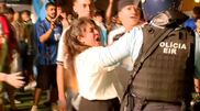 <![CDATA[ Festejos no Terreiro do Paço obrigam a intervenção policial. Adeptos argentinos entram em confronto com espanhóis ]]>