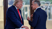 <![CDATA[ Trump impõe tarifas de 50% sobre produtos canadianos ]]>