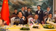 <![CDATA[ Primeiro-ministro da Tailândia canta clássico chinês durante visita oficial a Pequim ]]>