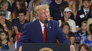 <![CDATA[ "Querem deixar os marxistas chegar ao poder": Trump atira-se a senador da Geórgia e aos "comunistas democratas" ]]>