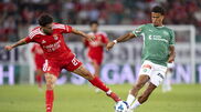 <![CDATA[ Benfica escorrega na estreia oficial de Marco Silva ]]>