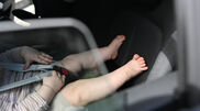 <![CDATA[ Crianças esquecidas no carro em dias de calor: os casos em Portugal ]]>