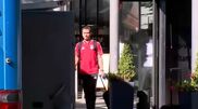 <![CDATA[ Jogadores do Benfica saem de hotel na Suíça rumo a Portugal após derrota contra o St. Gallen ]]>